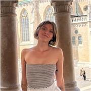 Hola, soy Iris Espí, estudiante de máster y graduada en Ciencias Políticas. Mientras termino mis estudios, me gustaría ofrecerme para dar clases particulares de historia, geografía, ciencias sociales etc para alumnos de primaria y primer y segundo de la E
